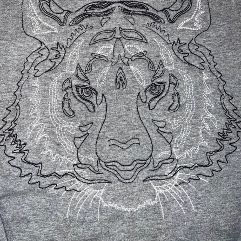 Vince Camuto Embroidered Tiger Sweatshirt Top-size medium
